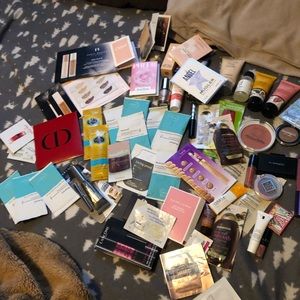 Make-up bundle. 💄I believe there are 69 items.